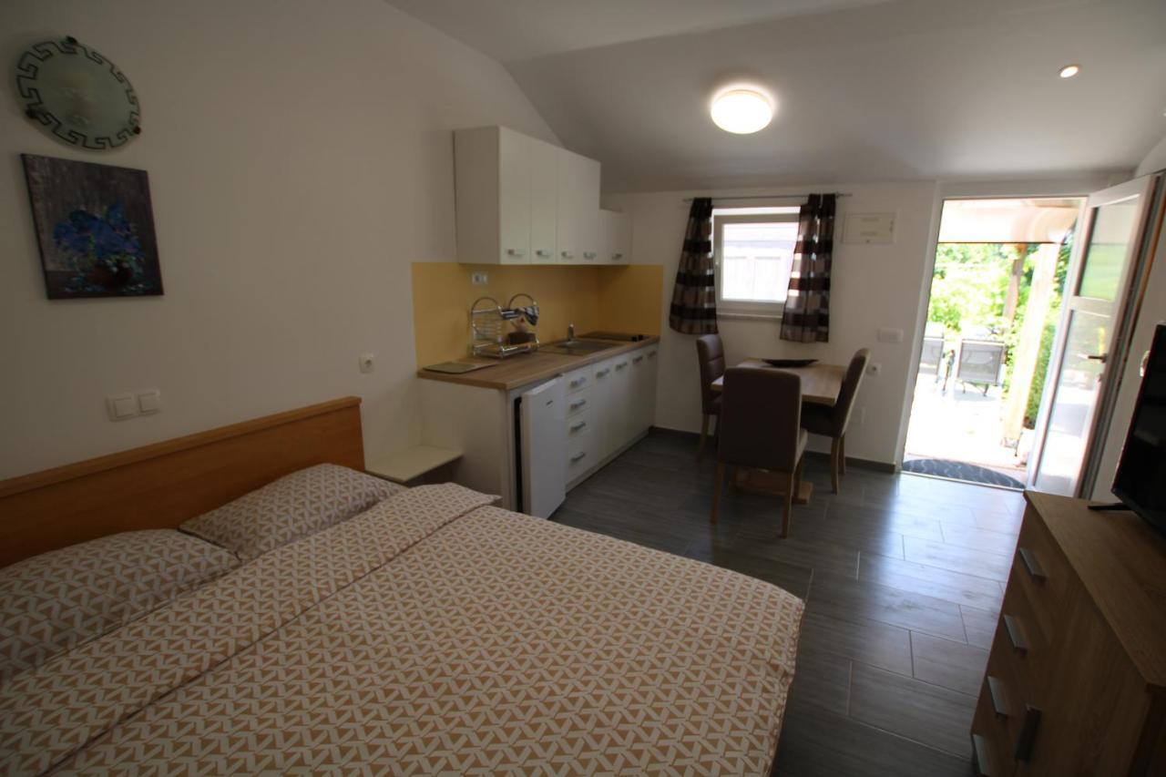 Apartments Green Garden Labinci Habitación foto
